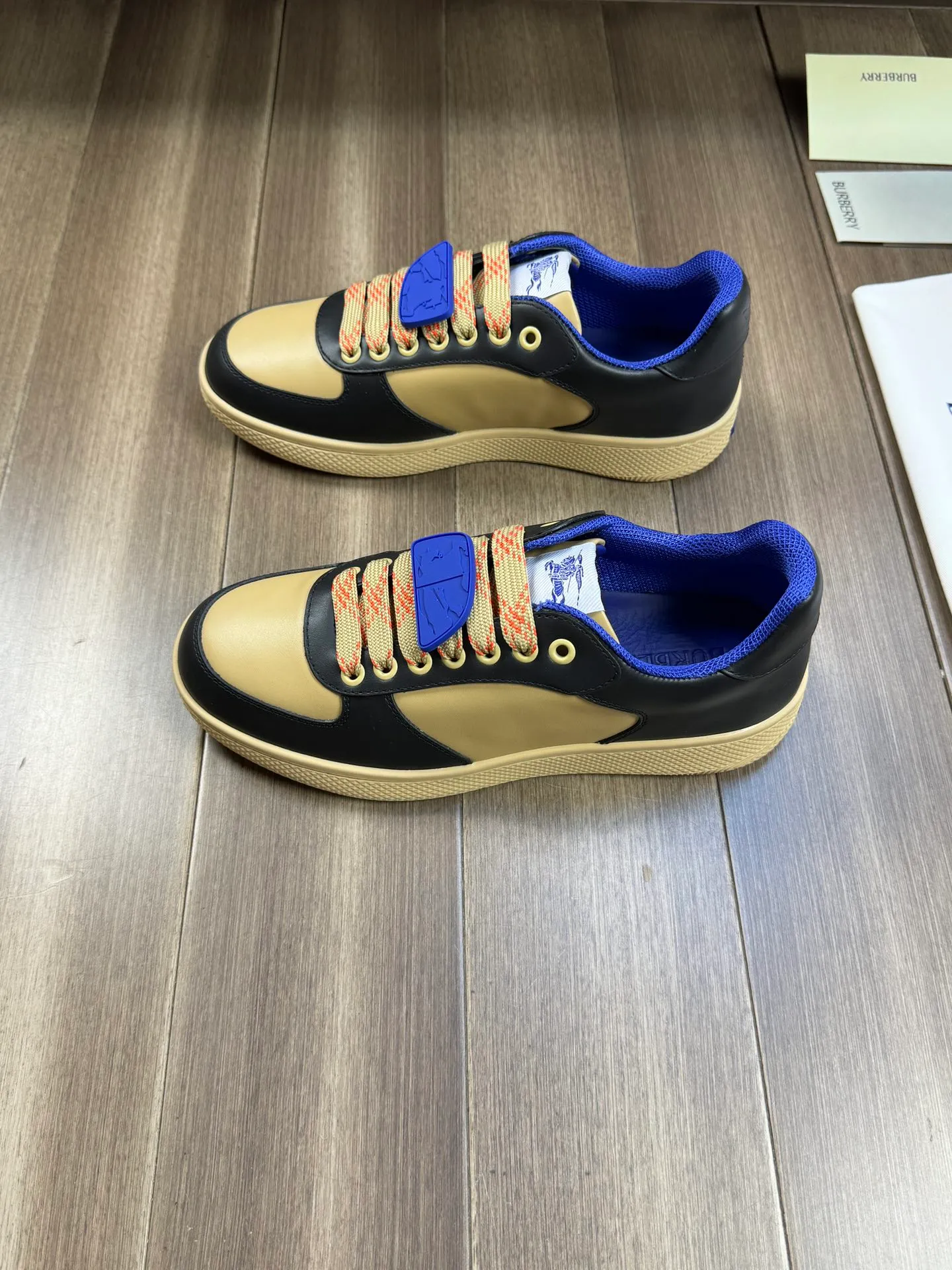 [BURBERRY] Burberry P400💰 - High-end quality original order 🔍🔍🔍 - Upper: imported 🔝 Nappa calfskin, tongue brand cloth label - Inner lining: canvas lining - Outsole: rubber; two-color molded outsole - Super high quality control and fine workmanship: highlighted (high-end, extravagance, grade) -Size: 38-44 (Male 45, can be customized)